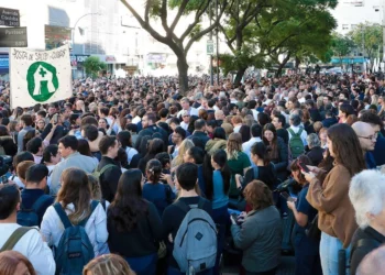 instituições de ensino público, faculdades públicas, centros de estudo públicos