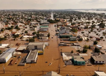 enchentes, fortes, precipitações;