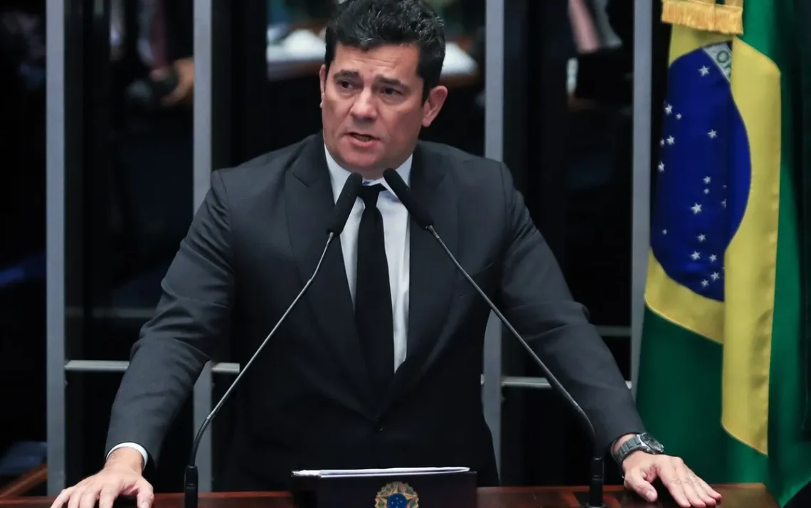 senador Moro, ex-juiz Moro;