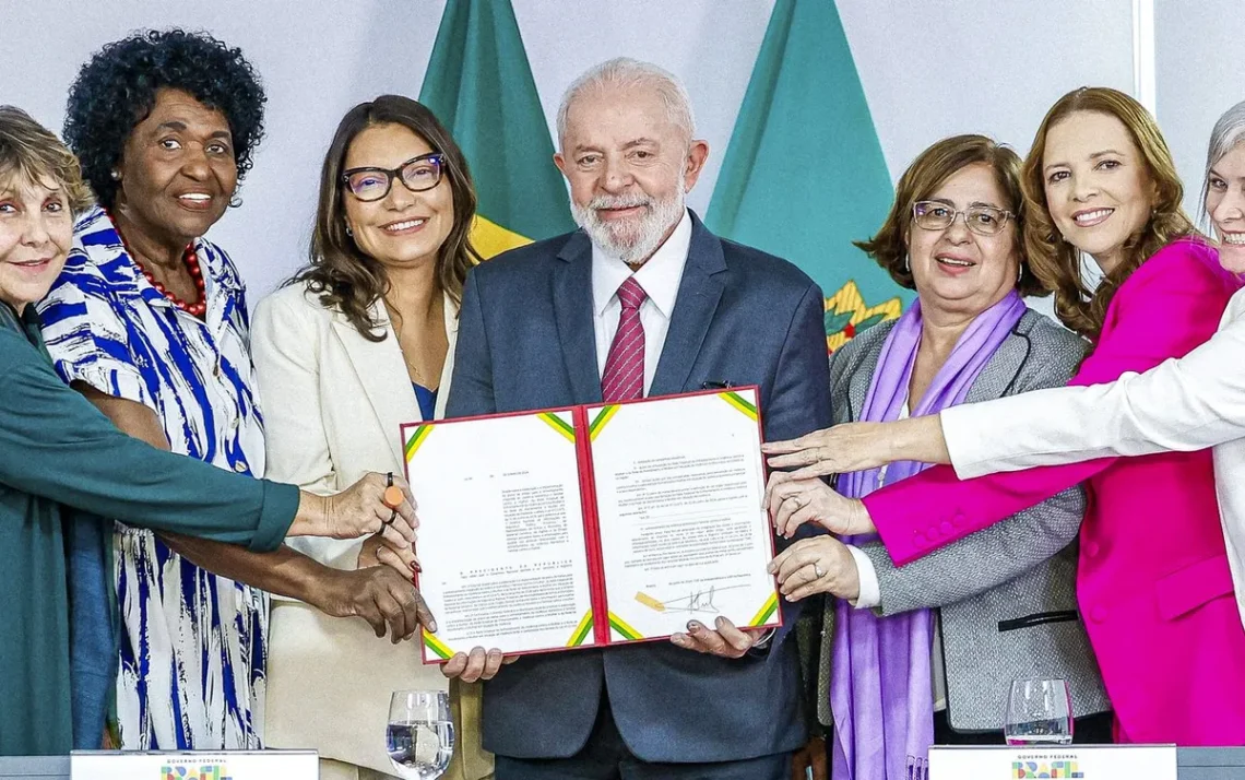 combate, à violência, contra mulher, violência, doméstica, familiar;