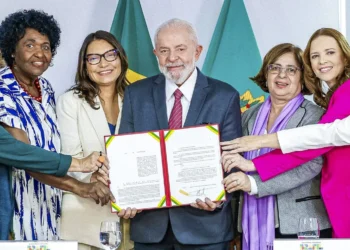 combate, à violência, contra mulher, violência, doméstica, familiar;