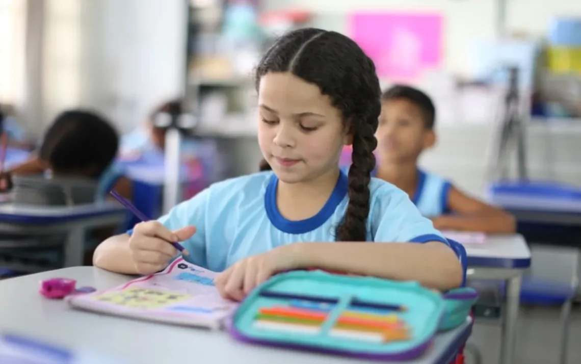 Educação Econômica, Alfabetização Financeira, Conhecimento Financeiro;