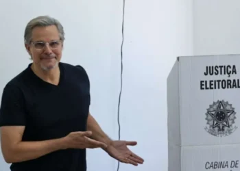 votações, urnas, eleitorado;