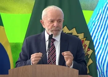 O presidente Lula durante discurso no Palácio do Planalto — Foto: Reprodução/Canal Gov Com baixos salários e falta de perspectiva de carreira, professores desistem da profissão - Todos os direitos: © G1 - Globo Mundo