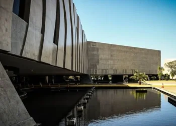 recuperação financeira, reestruturação, reorganização;