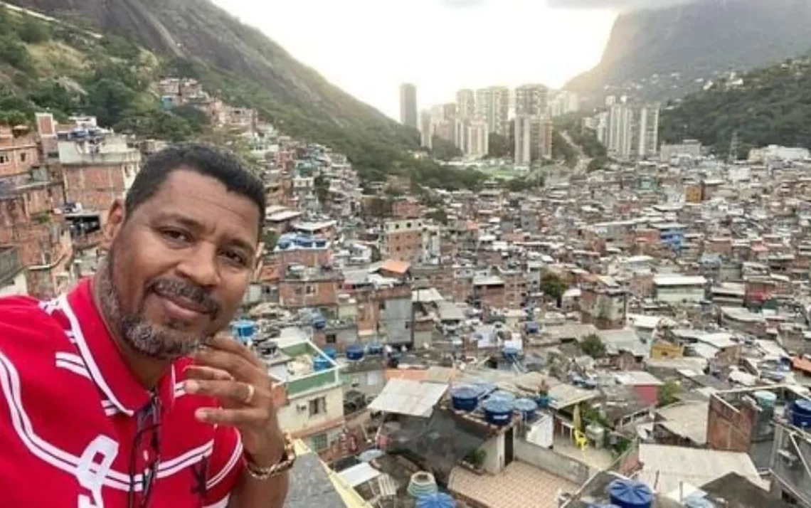 favela;