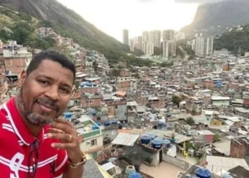 favela;